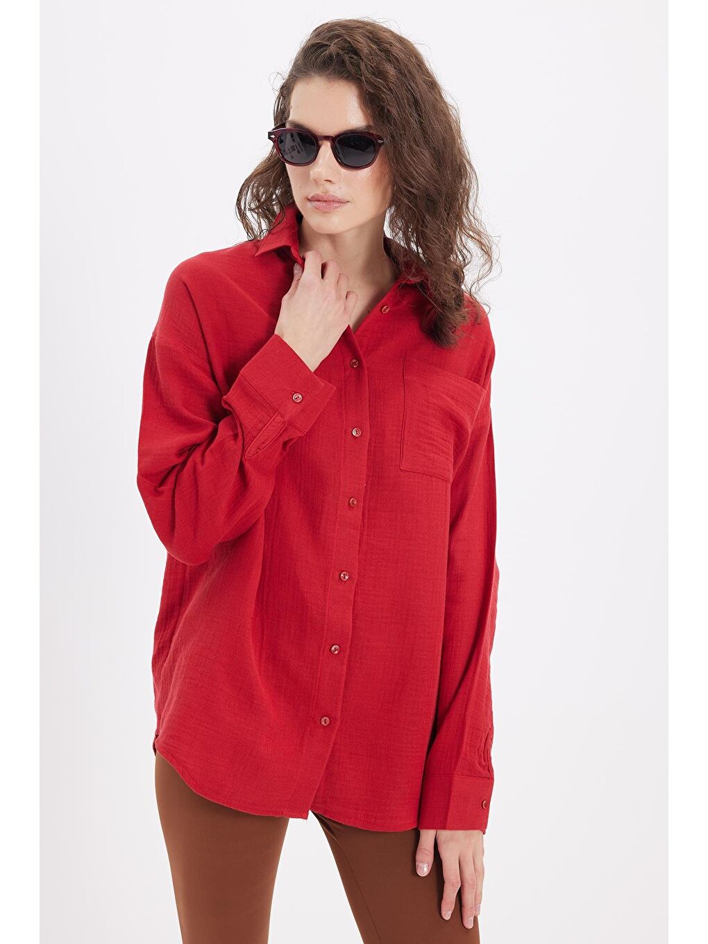 Kadın Oversize Geniş Kesim %100 Pamuk Müslin Kumaş Uzun Kollu Cepli Dokulu Bordo Gömlek-5