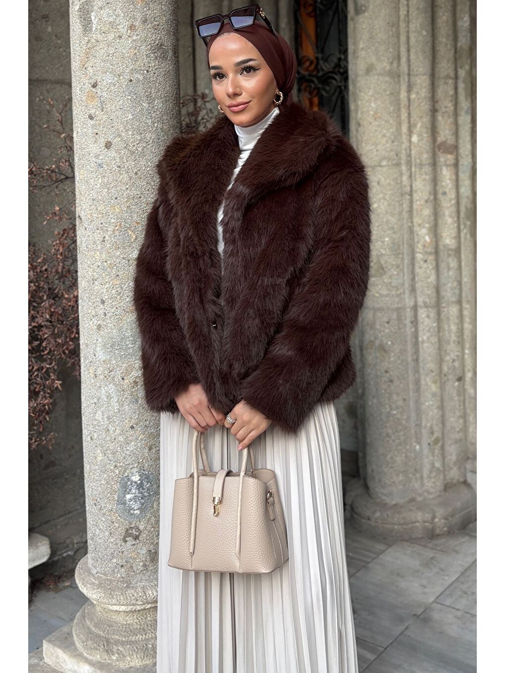 Kahverengi İç Astarlı Çift Cepli Kürklü Tesettür Mont-3
