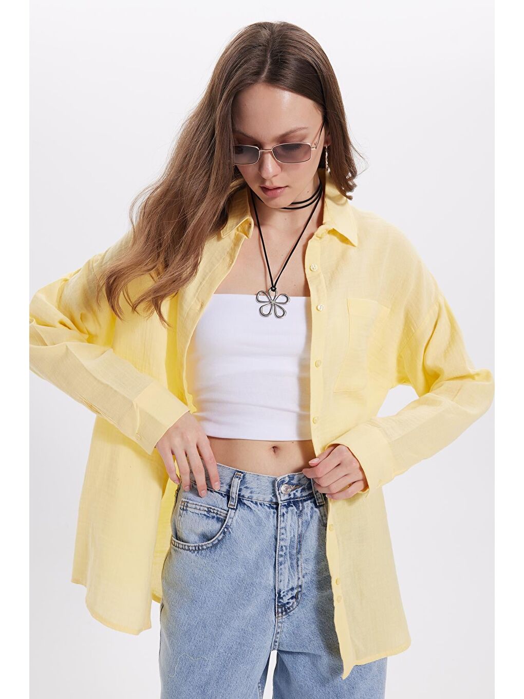 Kadın Oversize Geniş Kesim %100 Pamuk Müslin Kumaş Uzun Kollu Cepli Dokulu Sarı Gömlek-1