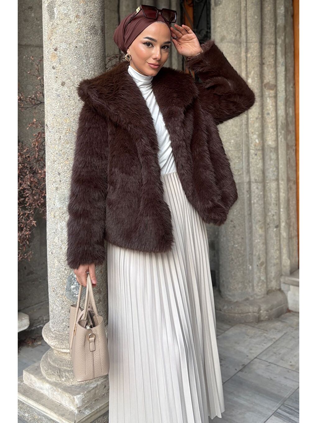 Kahverengi İç Astarlı Çift Cepli Kürklü Tesettür Mont-7
