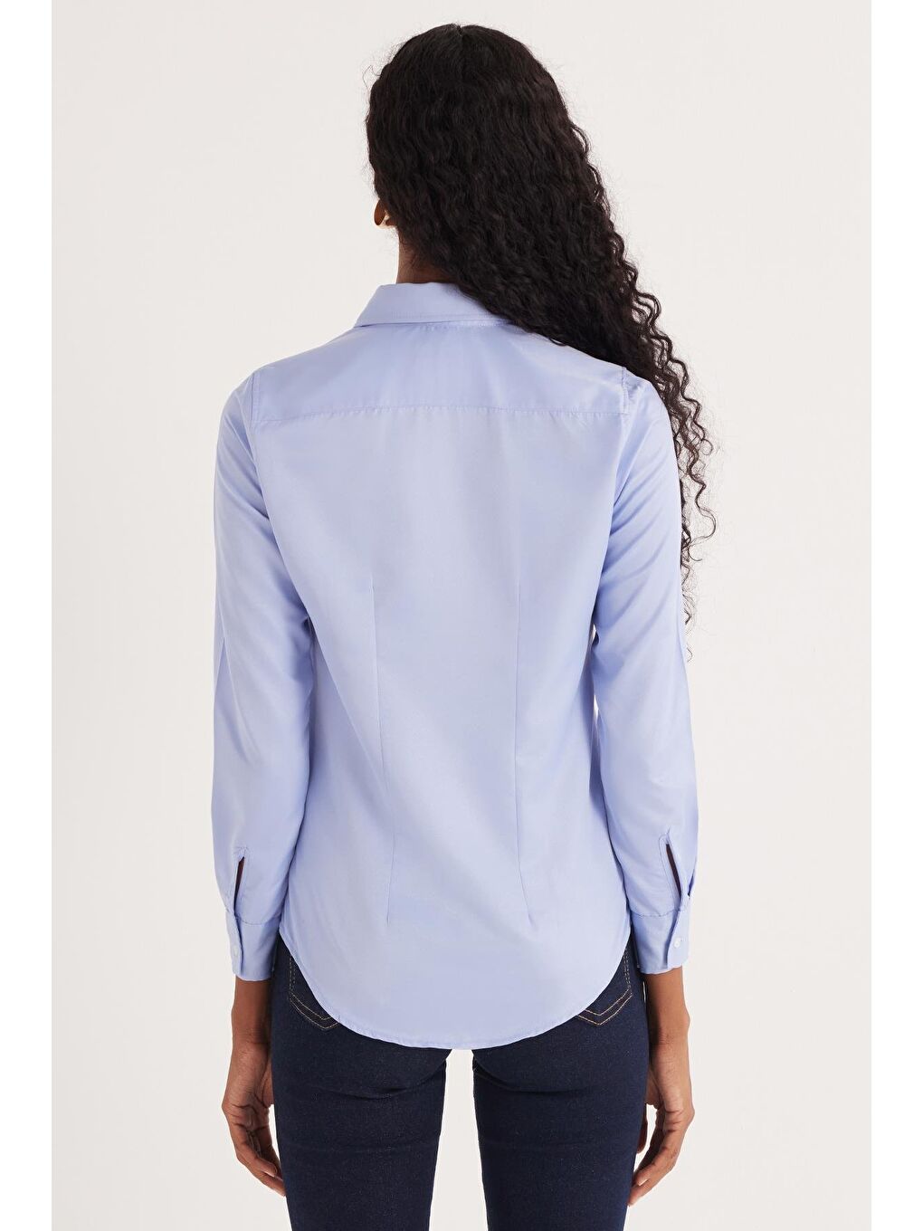 Kadın Slim Fit Dar Kesim Vucüda Oturan Uzun Kollu Gizli Düğme Detaylı Mavi Basic Gömlek-5