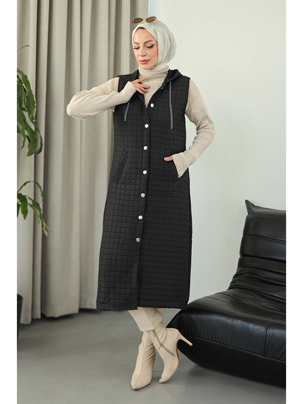 Cepli Zincir Detaylı Kapitone Yelek Siyah - 27824-SIYAH