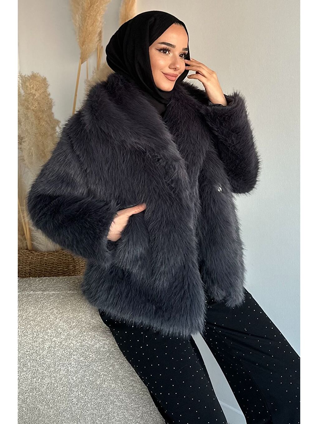 Gri İç Astarlı Çift Cepli Kürklü Tesettür Mont-2