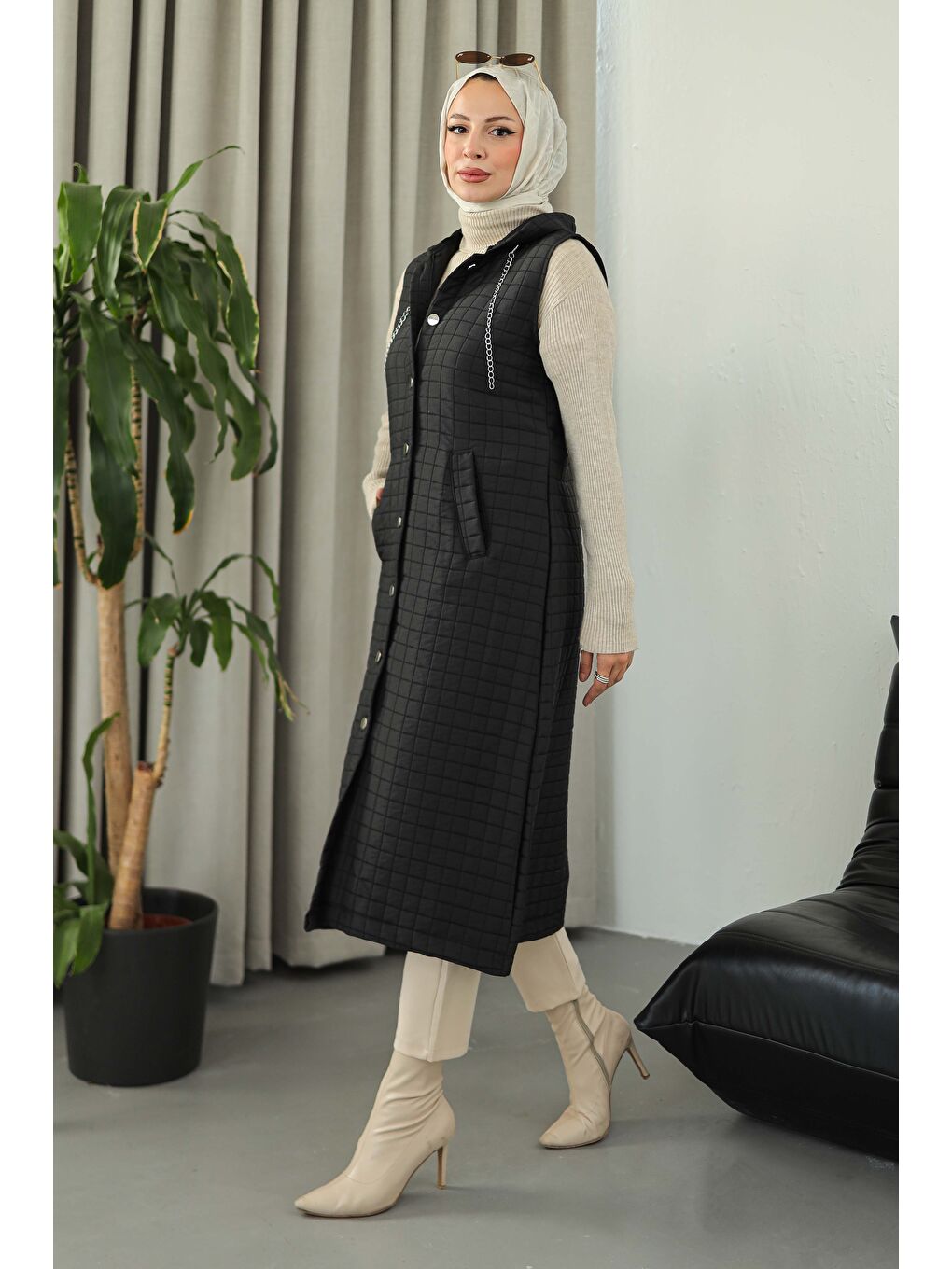 Cepli Zincir Detaylı Kapitone Yelek Siyah - 27824-SIYAH-2