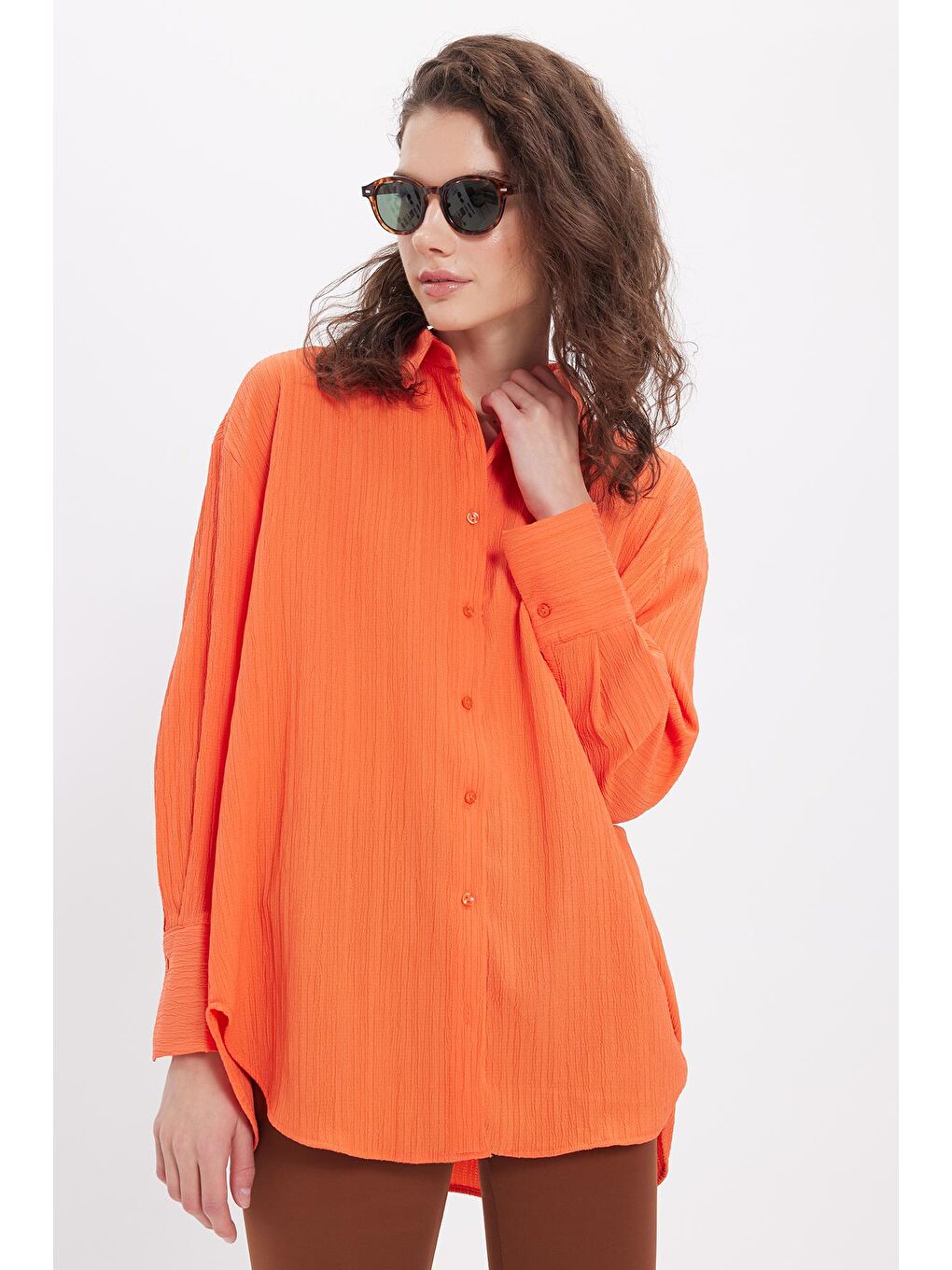 Kadın Oversize Geniş Kesim Bürümcük Pens Detaylı Uzun Kollu Dokulu Turuncu Gömlek-1