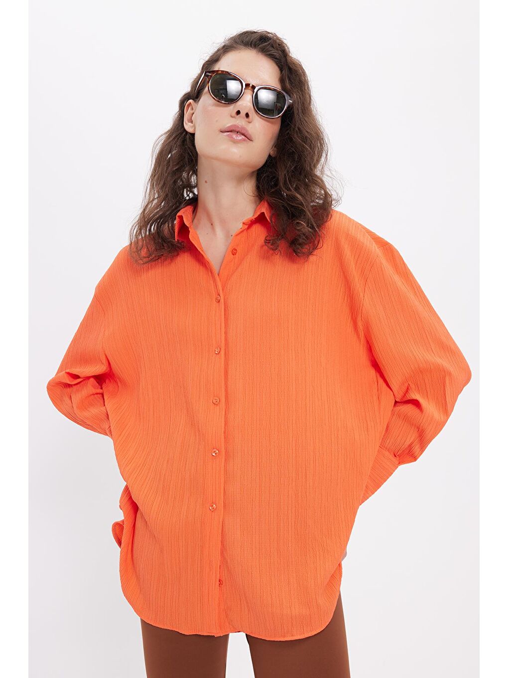 Kadın Oversize Geniş Kesim Bürümcük Pens Detaylı Uzun Kollu Dokulu Turuncu Gömlek-6