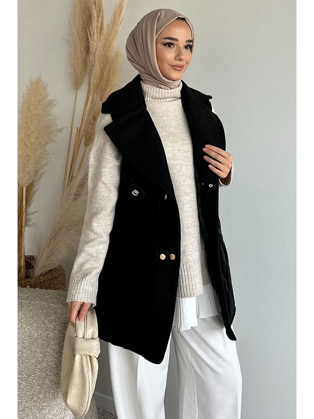 Siyah Astarlı Bel Lastikli Kapitoneli Tesettür Şişme Yelek