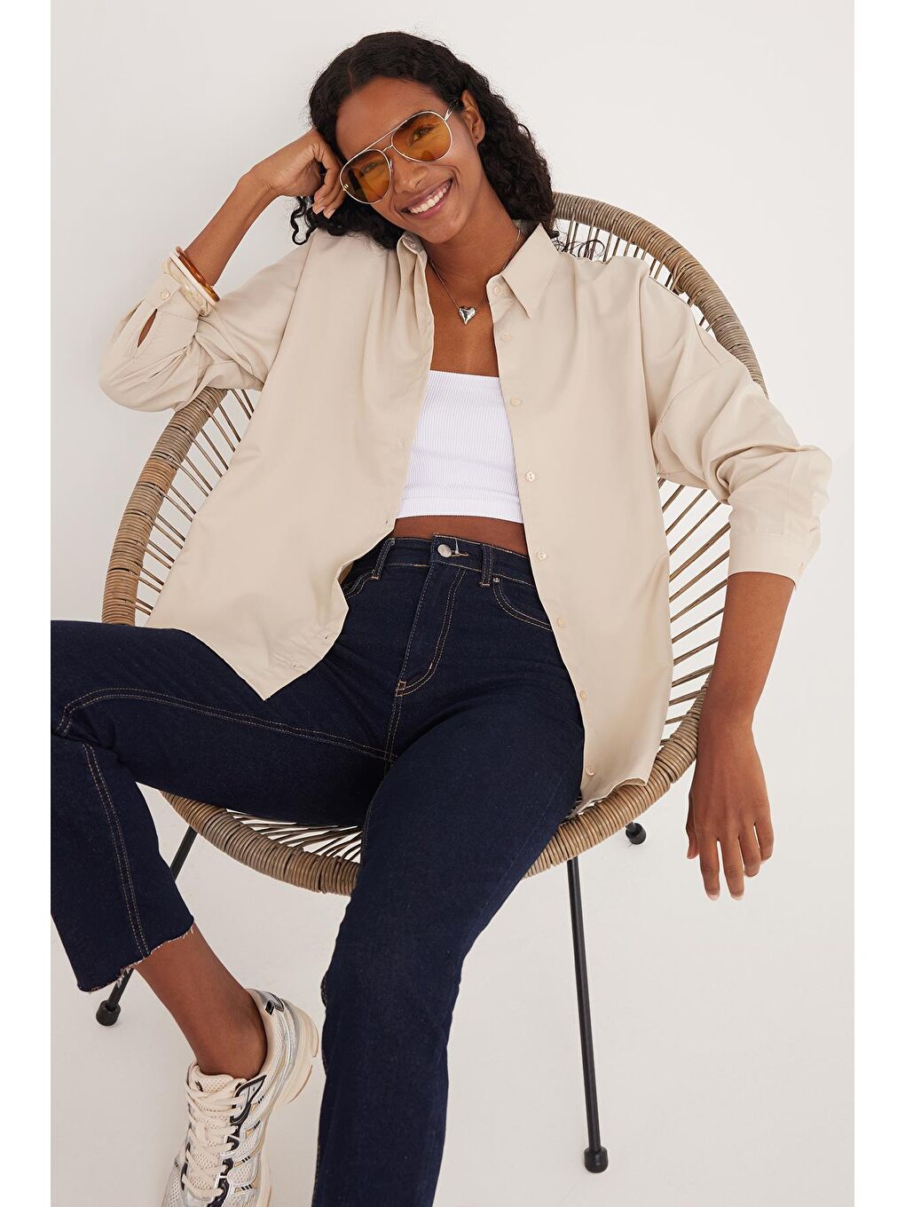 Kadın Oversize Rahat Kesim Spor Yaka Uzun Kollu Basic Düz Bej Gömlek-3