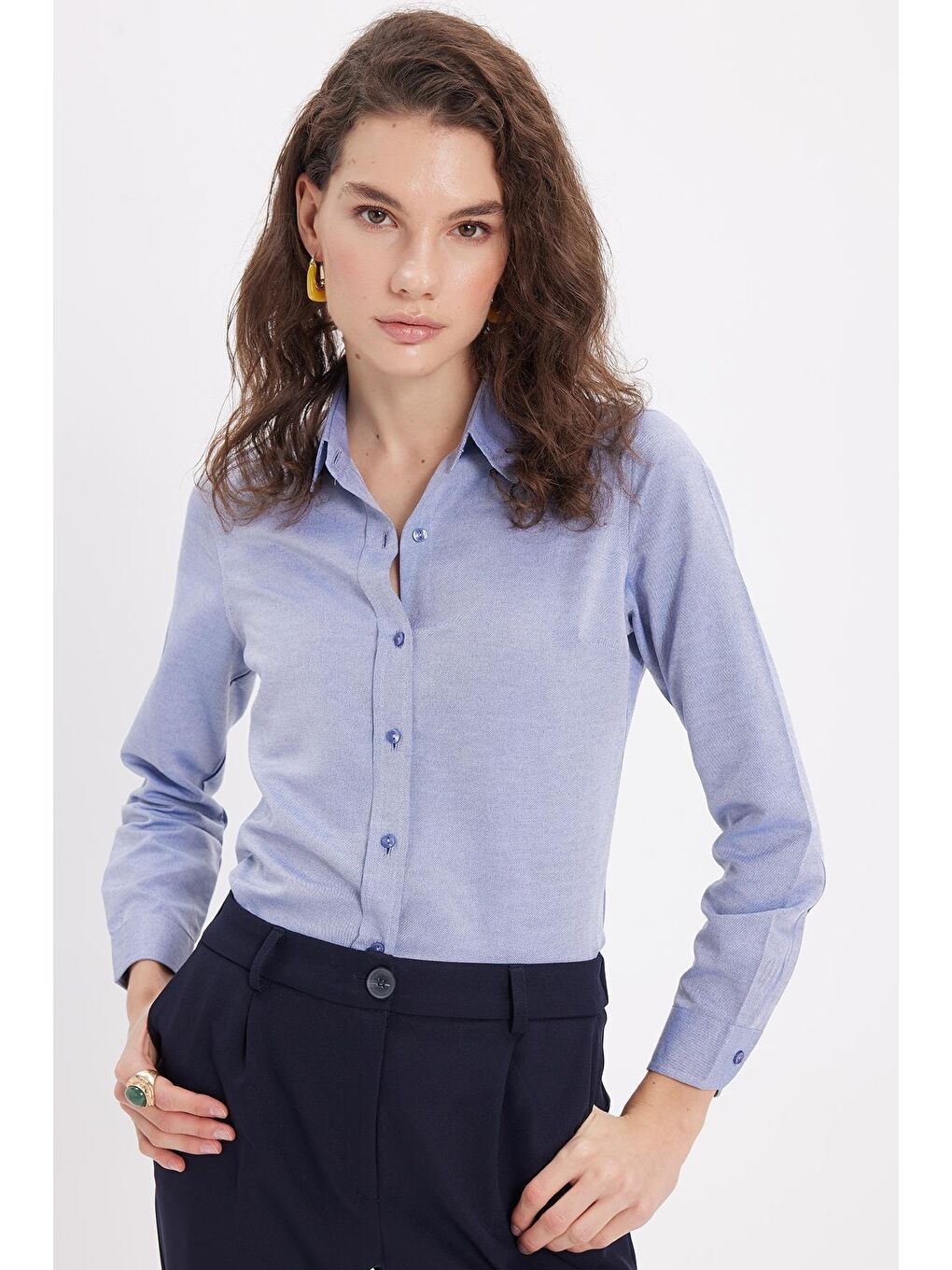 Kadın Slim Fit Dar Kesim Uzun Kollu Pamuklu Vücuda Oturan Dokulu Açık Lacivert Basic Gömlek