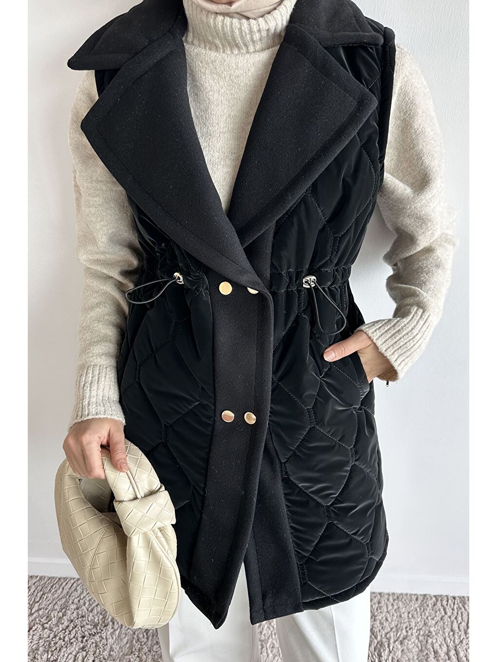 Siyah Astarlı Bel Lastikli Kapitoneli Tesettür Şişme Yelek-5