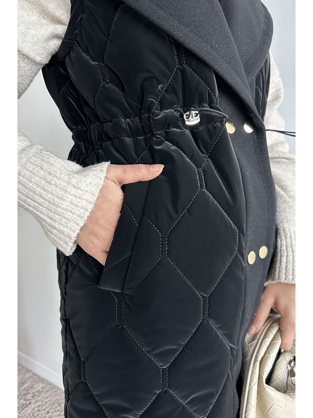 Siyah Astarlı Bel Lastikli Kapitoneli Tesettür Şişme Yelek-9