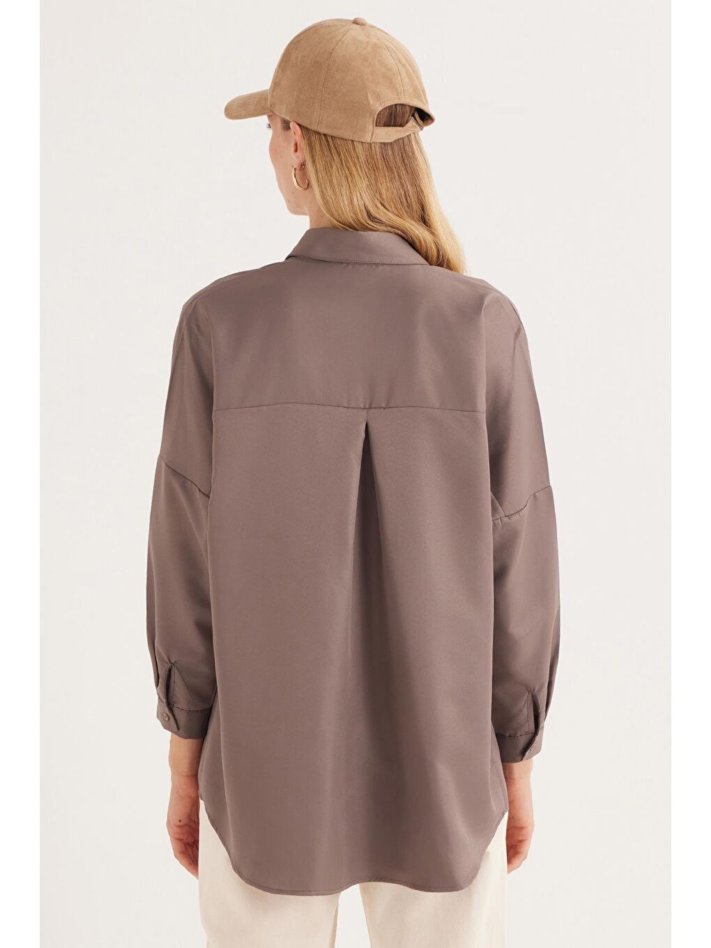 Gri Kadın Oversize Rahat Kesim Spor Yaka Uzun Kollu Basic Düz Vizon Gömlek-6