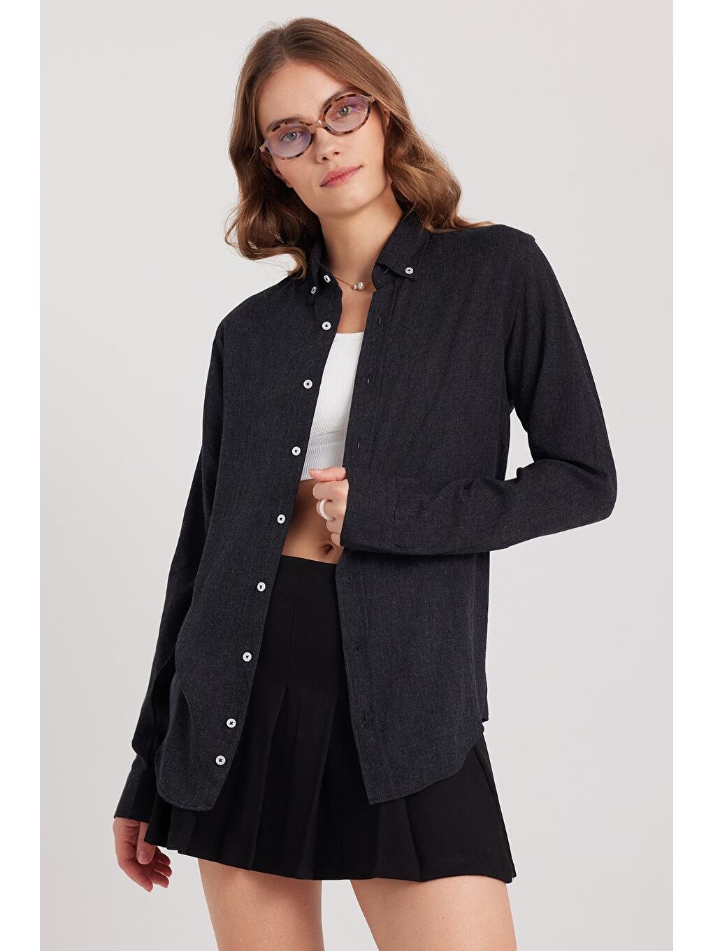 Kadın Slim Fit Düğmeli Yaka Kışlık Yün Viskon Düz Siyah Gömlek-1