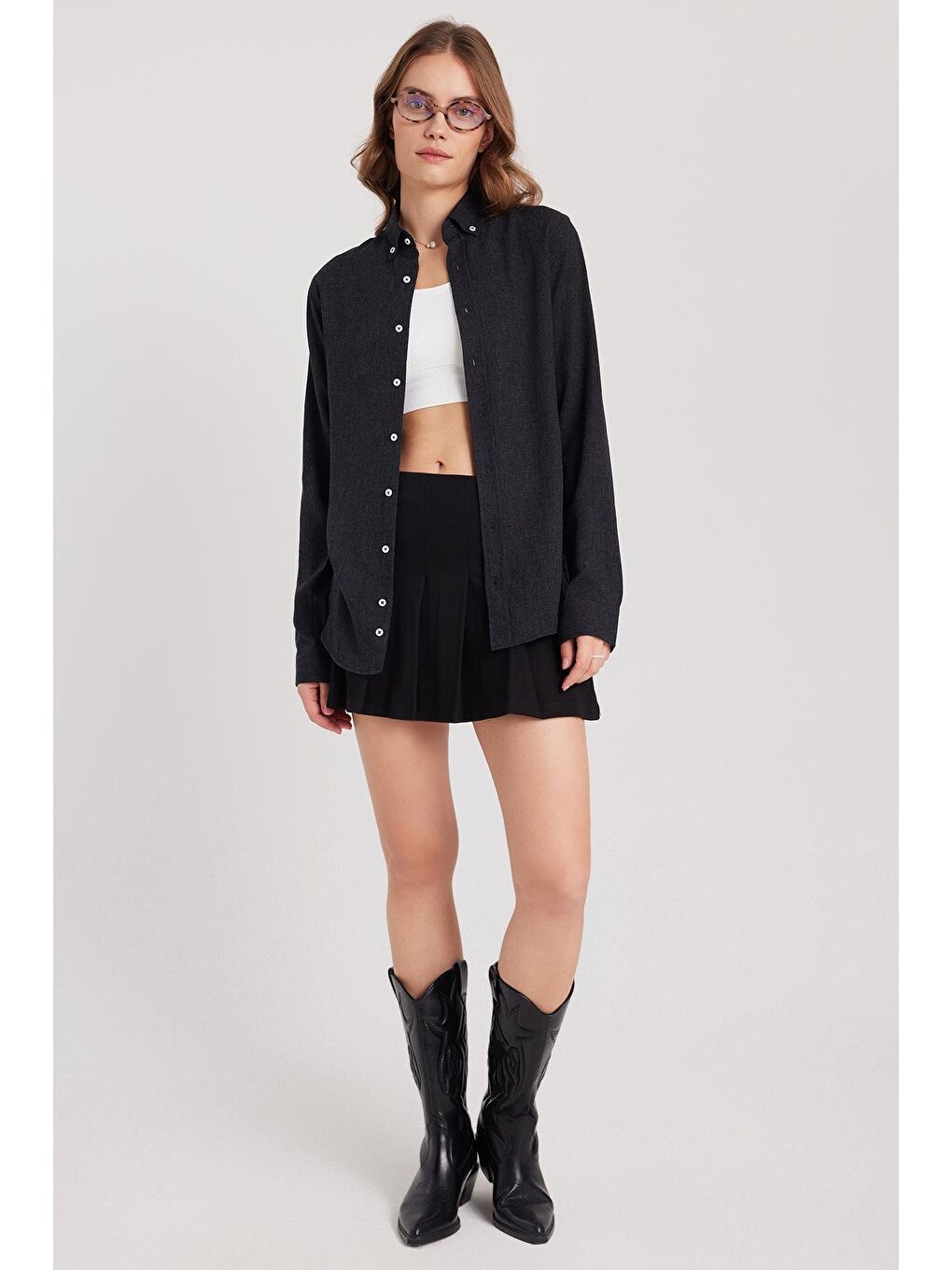 Kadın Slim Fit Düğmeli Yaka Kışlık Yün Viskon Düz Siyah Gömlek-3