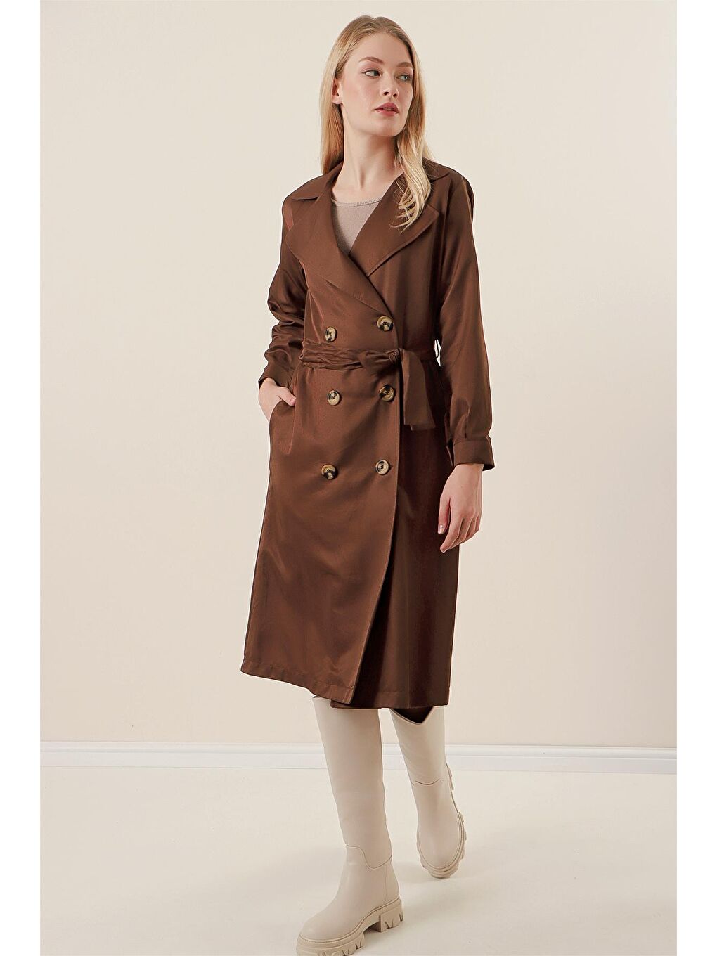 Kadın Kahverengi Kruvaze Yaka Beli Bağlamalı Düğmeli Trençkot
