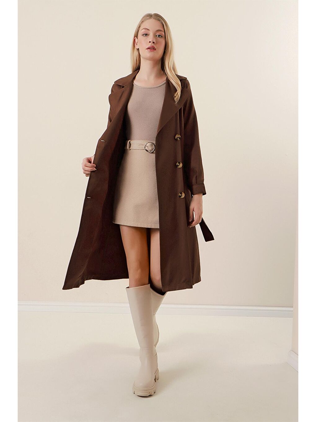 Kadın Kahverengi Kruvaze Yaka Beli Bağlamalı Düğmeli Trençkot-1