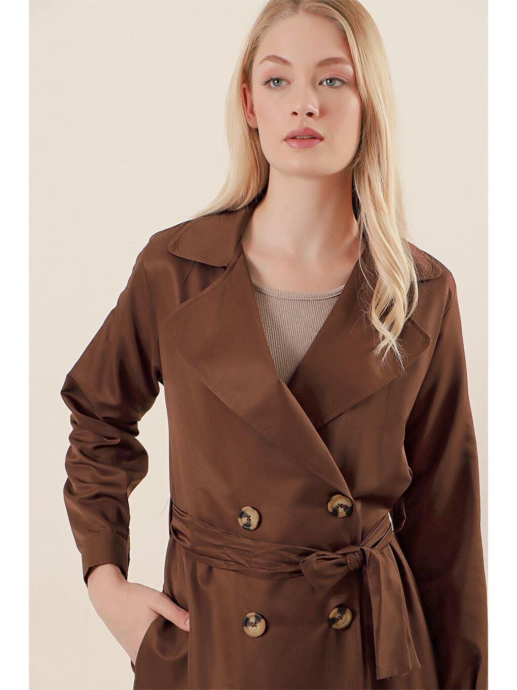 Kadın Kahverengi Kruvaze Yaka Beli Bağlamalı Düğmeli Trençkot-2