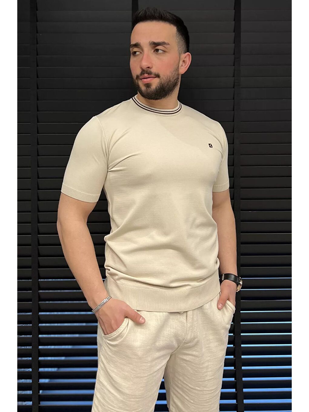 Bej Nakışlı Bisiklet Yaka Erkek Tişört-1