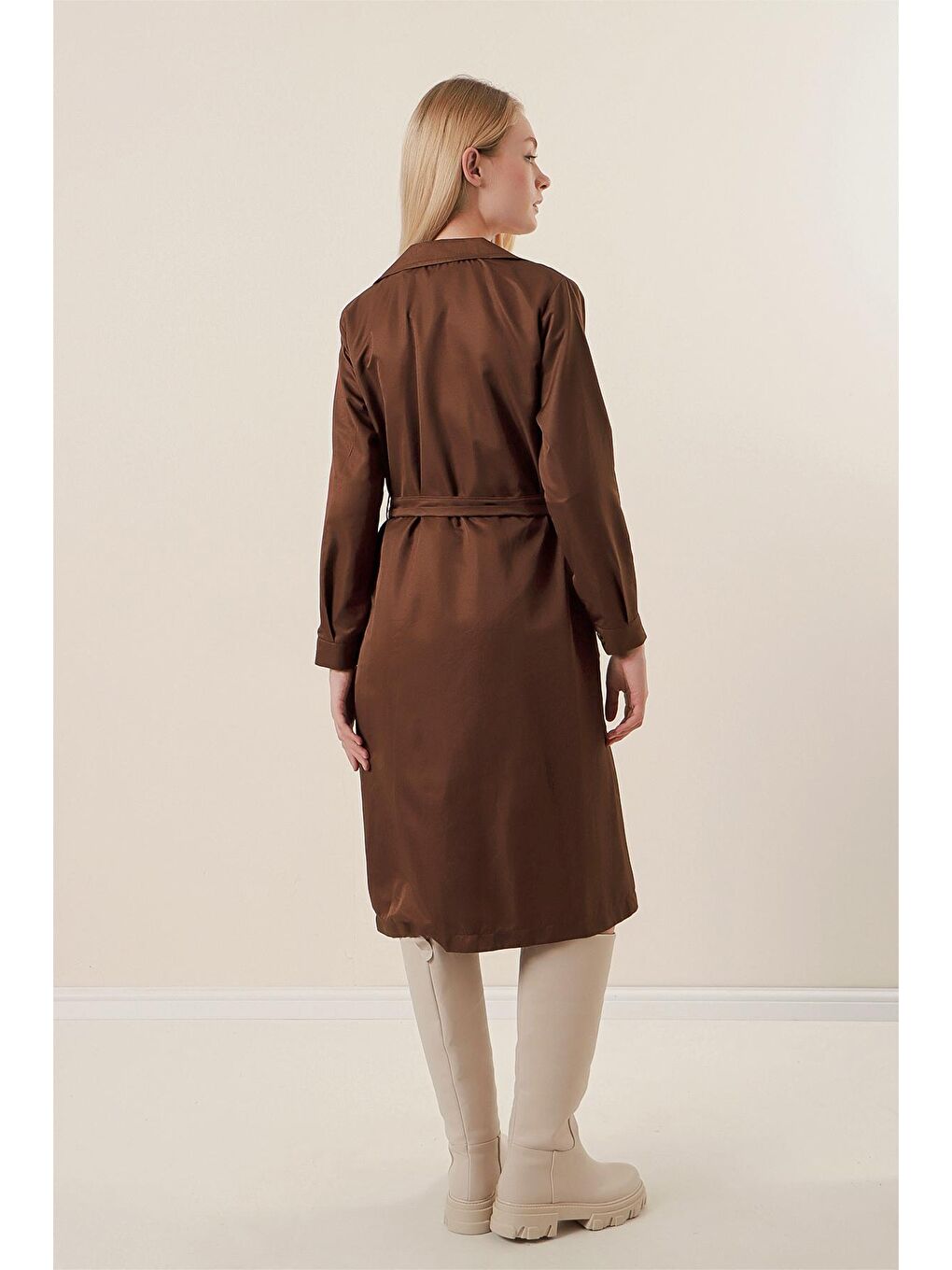 Kadın Kahverengi Kruvaze Yaka Beli Bağlamalı Düğmeli Trençkot-4