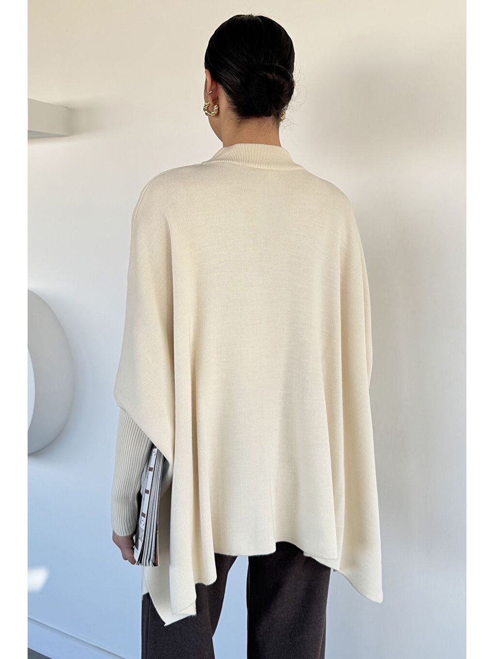 Ekru Kadın Bisiklet Yaka Düz Renk Triko Panço-3