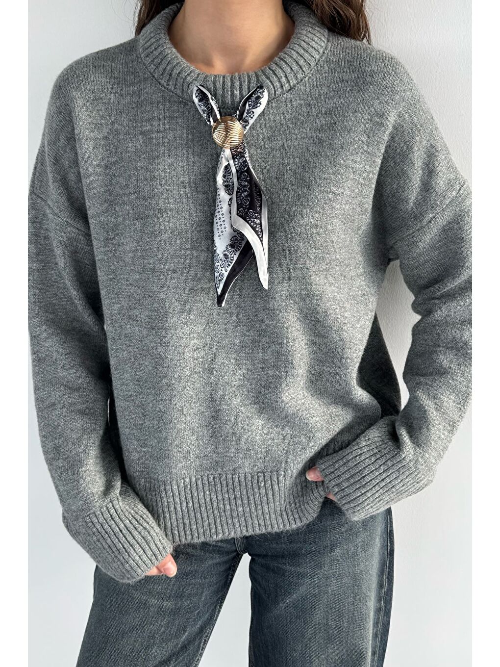 Gri Kadın Bisiklet Yaka Fular Aksesuarlı Triko Kazak-2