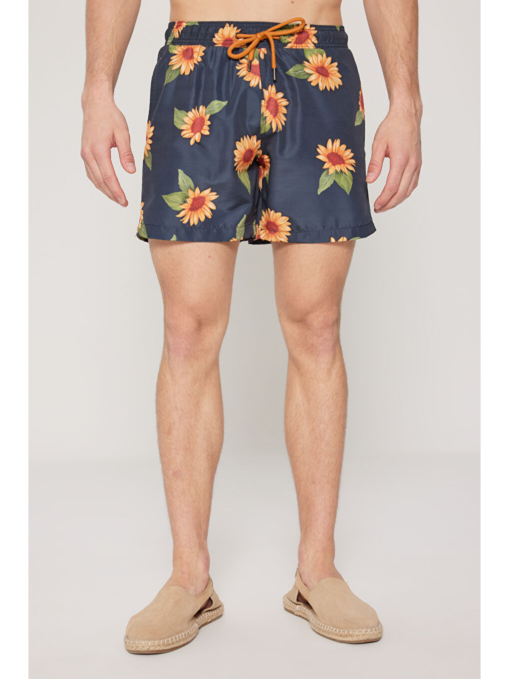 Erkek Haki Standart Fit Normal Kesim Cepli Hızlı Kuruyan Desenli Deniz Şortu-2