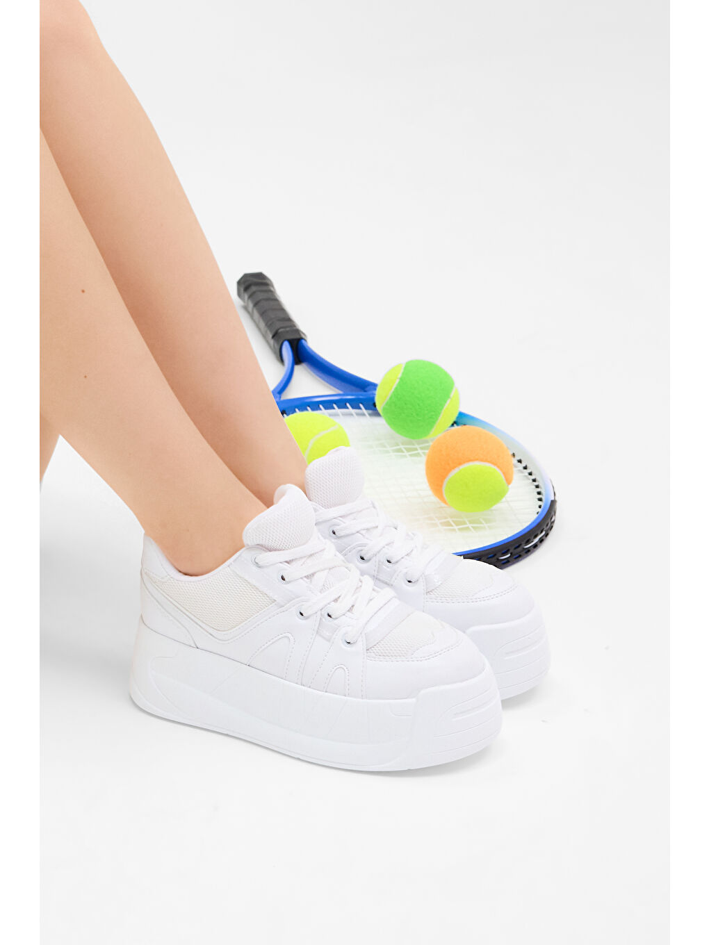 Kadın Beyaz Yüksek Taban Rahat Bağcıklı Sneaker