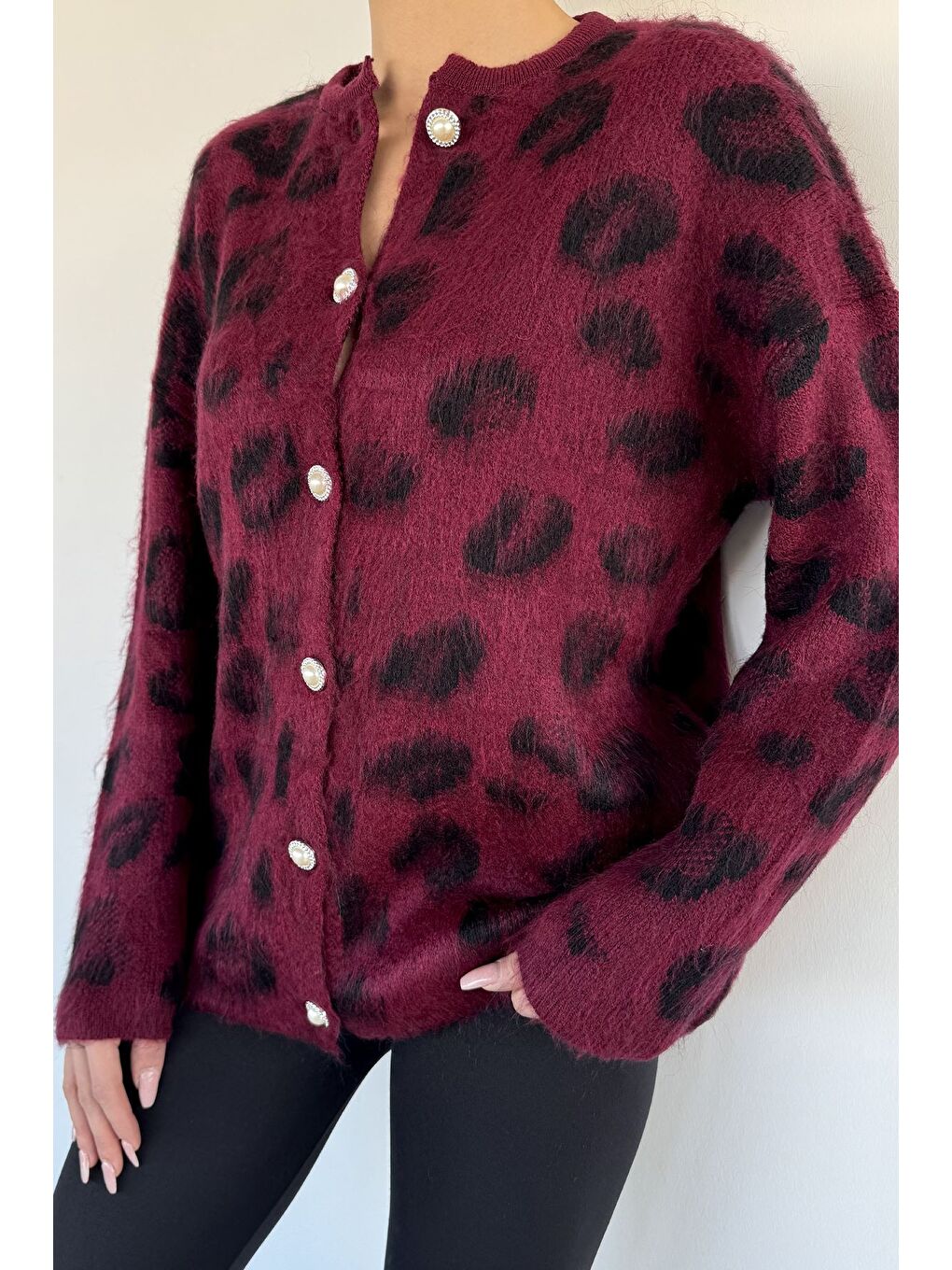 Bordo Kadın İnci Düğmeli Desenli Triko Hırka-1
