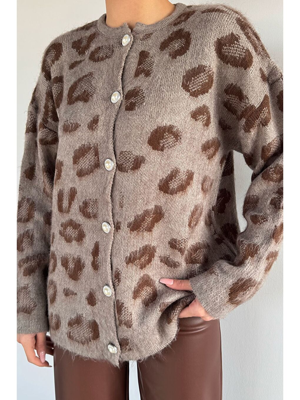 Bej Kadın İnci Düğmeli Desenli Triko Hırka-1