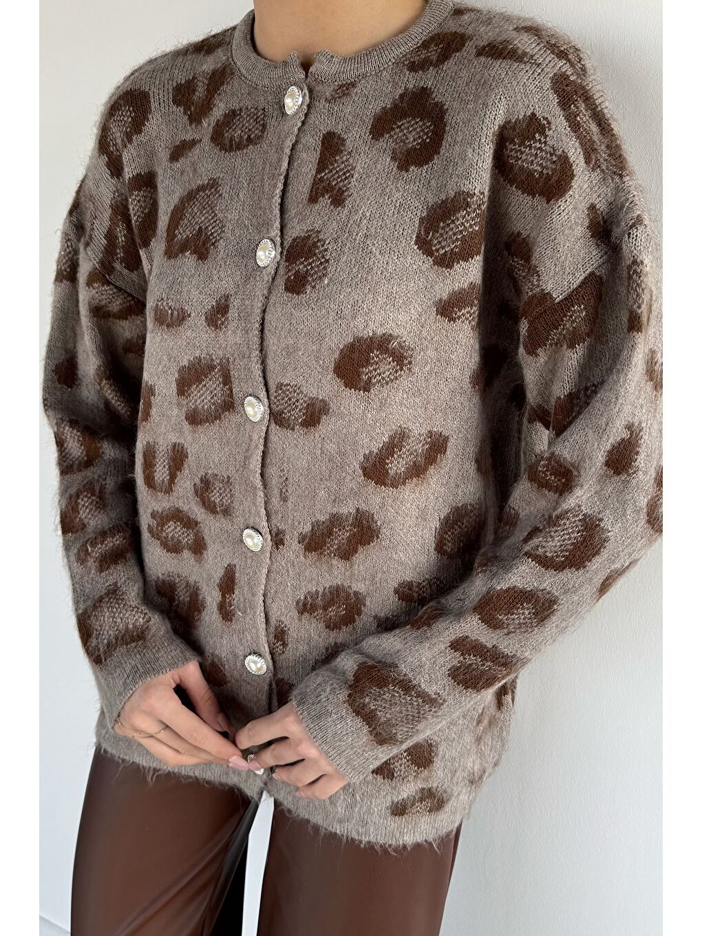 Bej Kadın İnci Düğmeli Desenli Triko Hırka-2