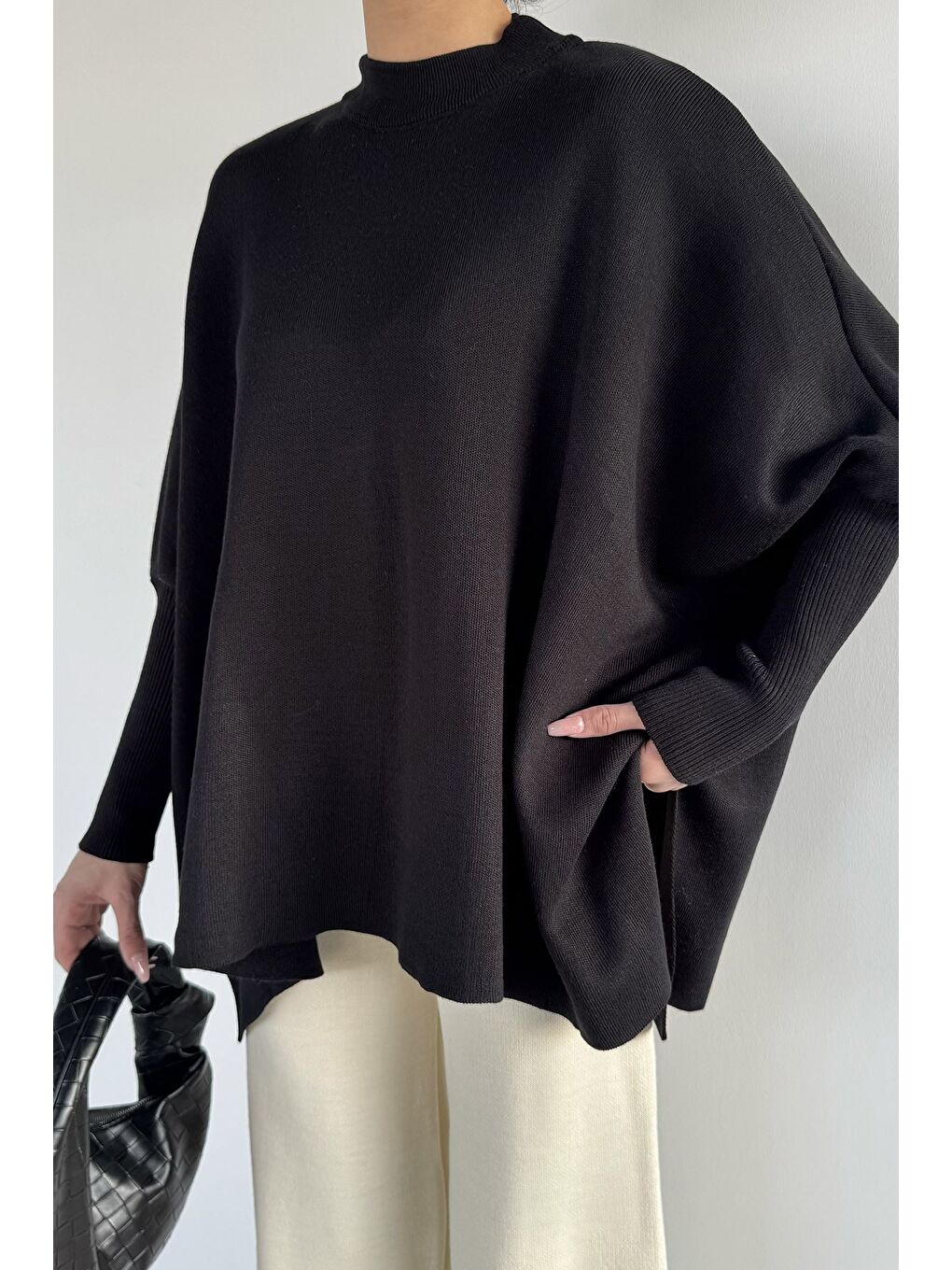 Siyah Kadın Bisiklet Yaka Düz Renk Triko Panço