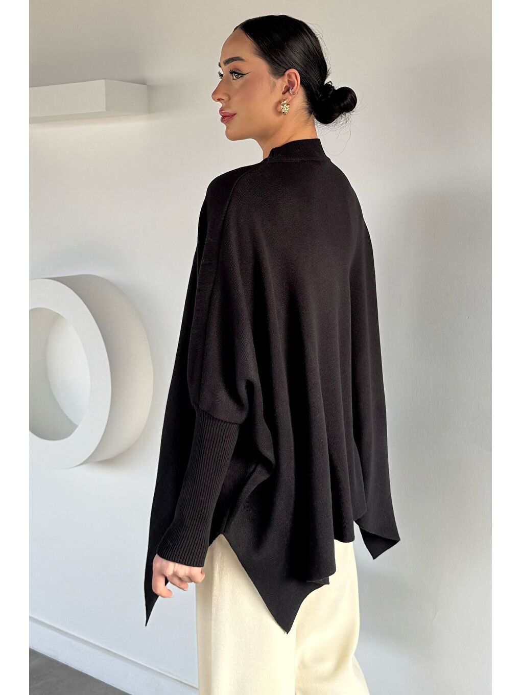 Siyah Kadın Bisiklet Yaka Düz Renk Triko Panço-3