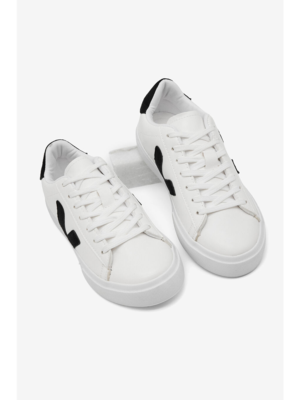 Kadın Beyaz Siyah Kauçuk Taban Rahat Bağcıklı Sneaker-3