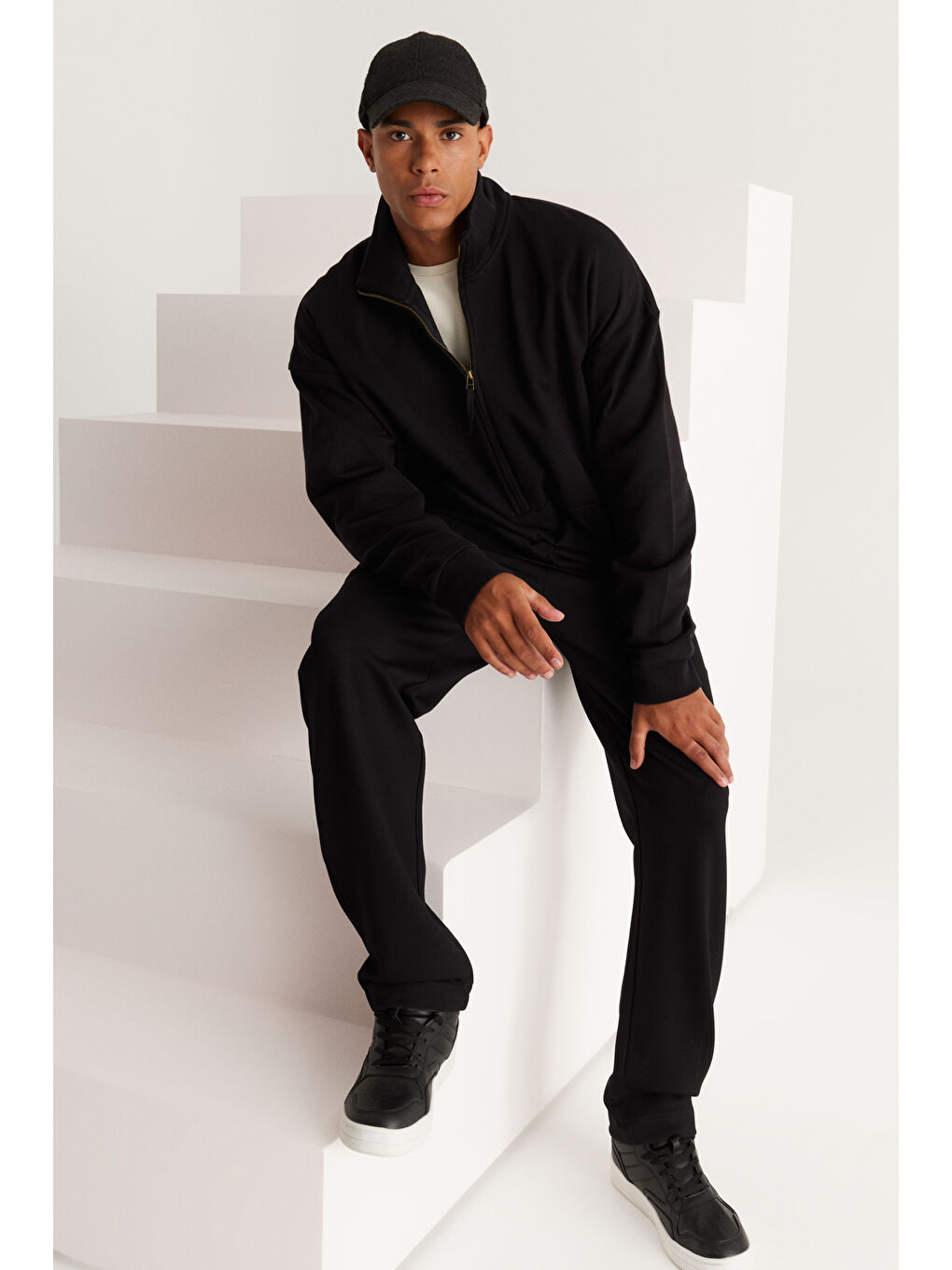 Erkek Siyah Oversize Bol Kesim Bato Yaka Pamuklu Sweatshirt-1