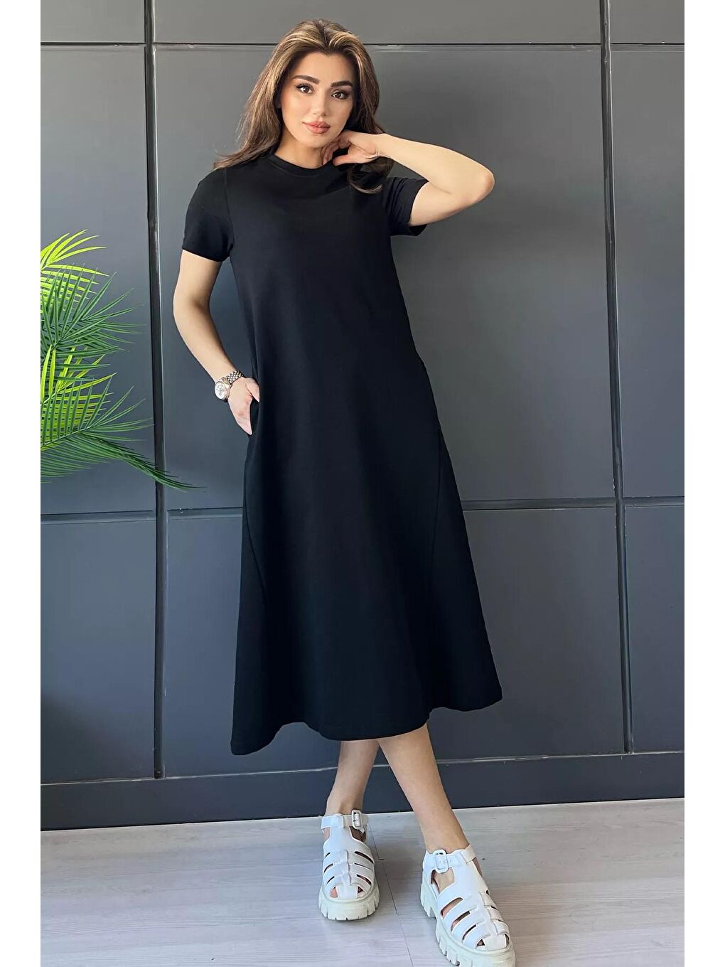 Siyah Bisiklet Yaka Cep Detaylı Kısa Kol Elbise