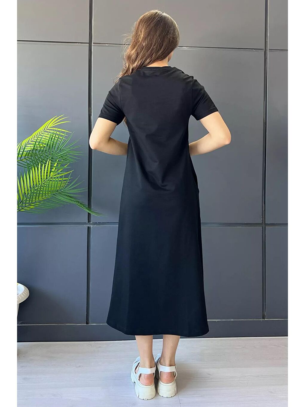 Siyah Bisiklet Yaka Cep Detaylı Kısa Kol Elbise-3