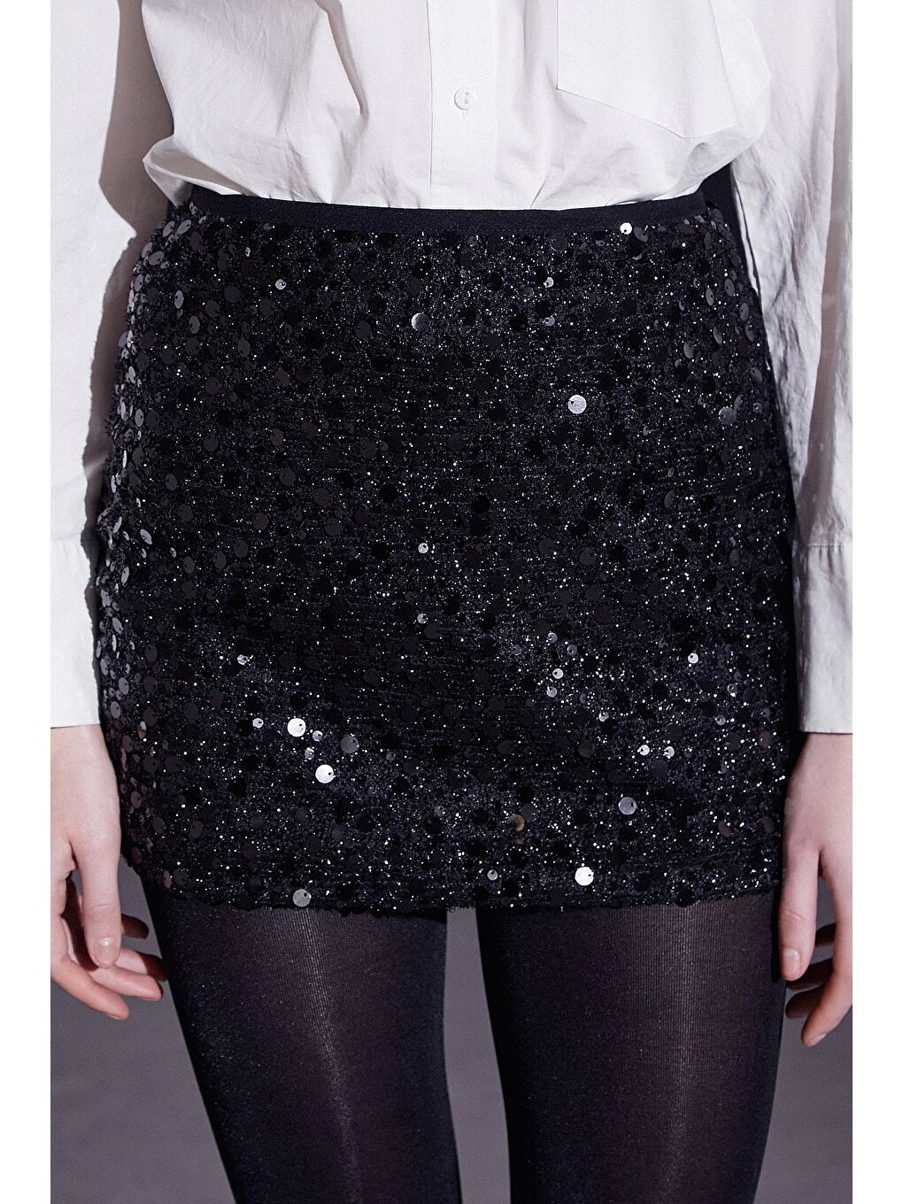 Pul Detaylı Mini Etek Siyah-4