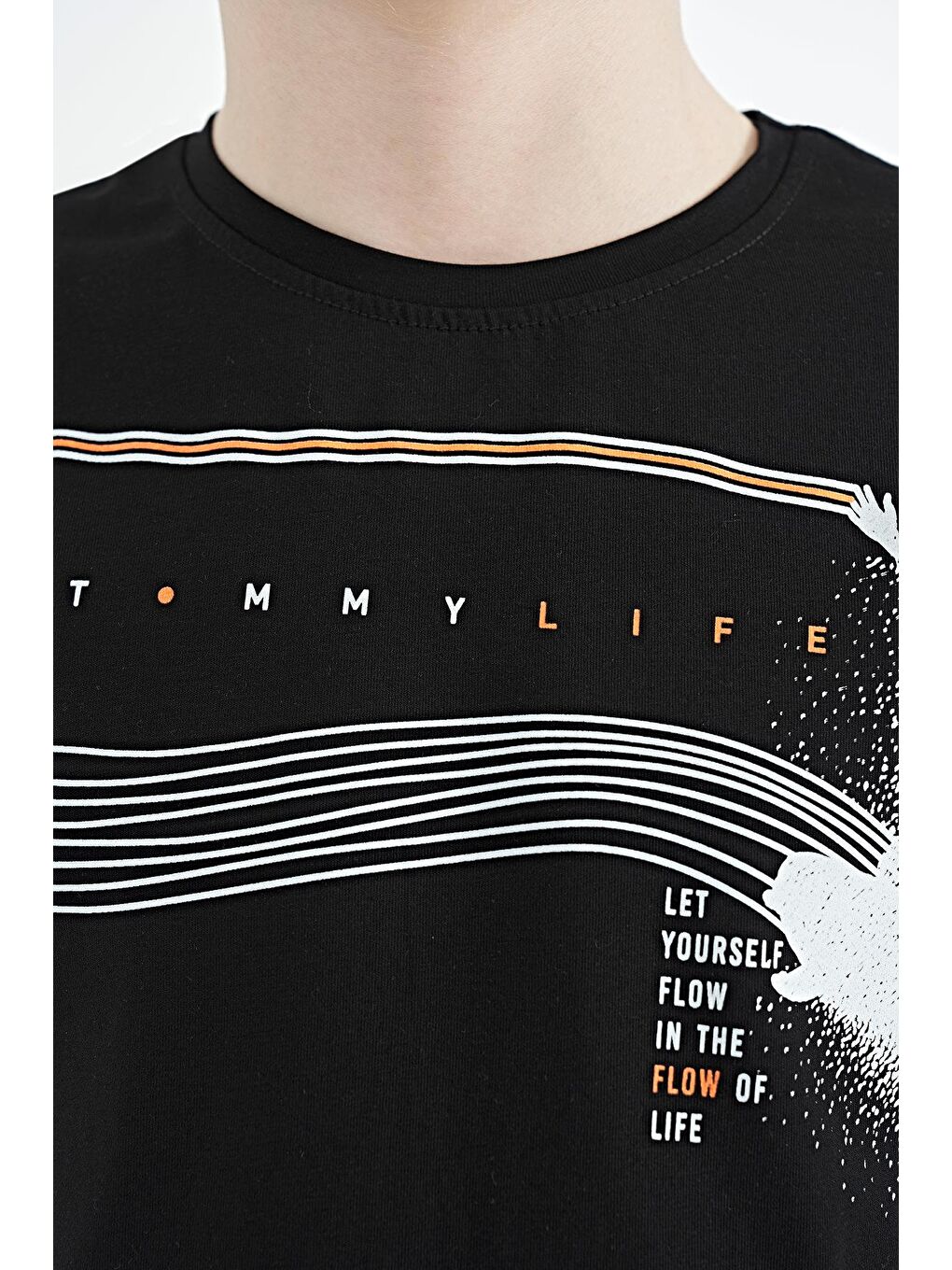 TOMMYLIFE Siyah Baskı Detaylı Standart Kalıp O Yaka Erkek Çocuk T-Shirt - 11133 - 1