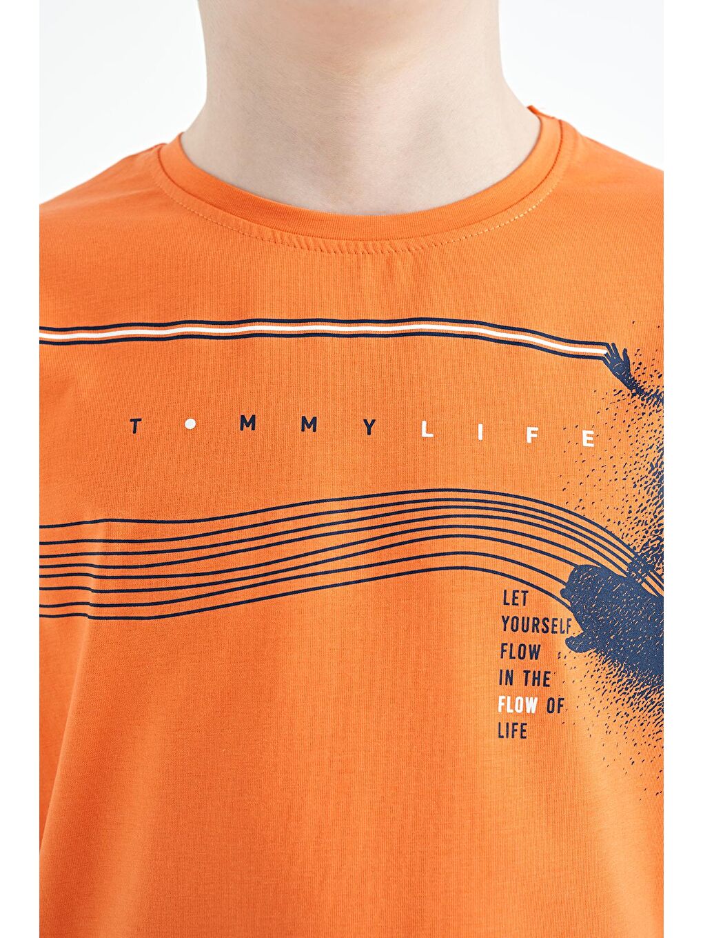 TOMMYLIFE Açık Turuncu Oranj Baskı Detaylı Standart Kalıp O Yaka Erkek Çocuk T-Shirt - 11133 - 1