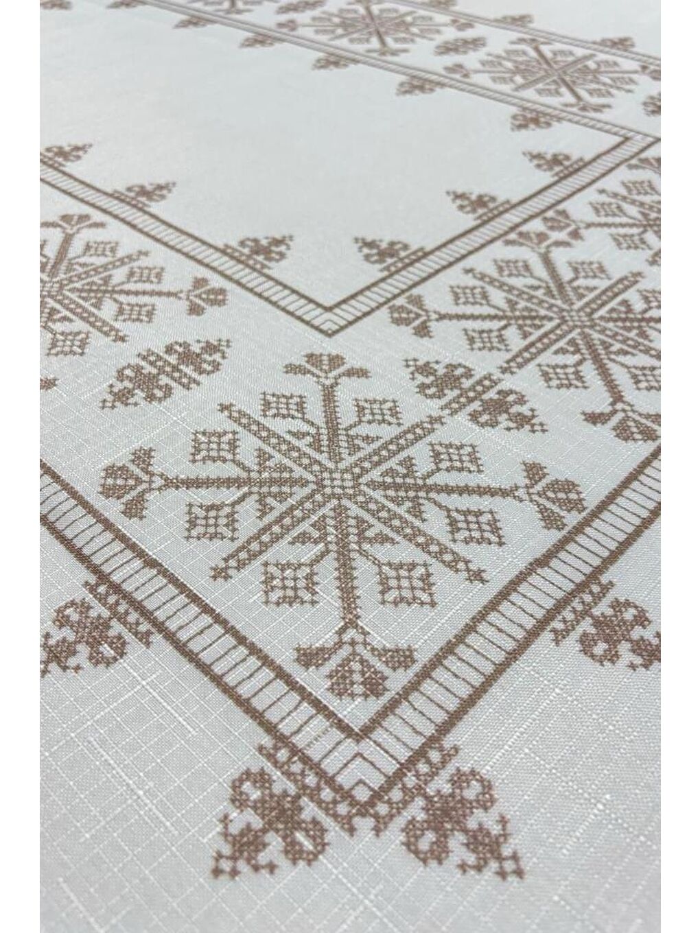 Kahverengi Asude Dertsiz Masa Örtüsü 150x150 cm Kahve-2
