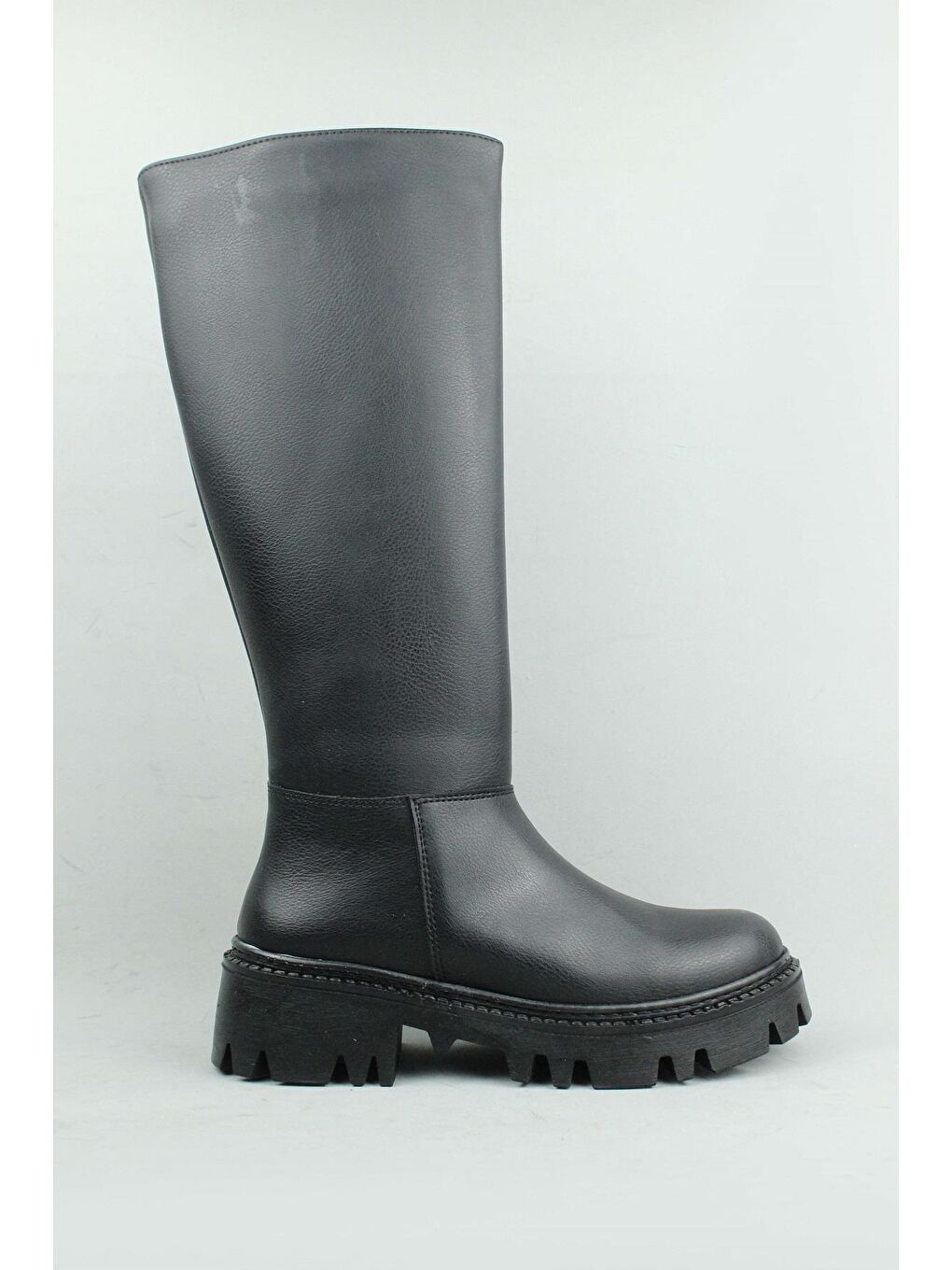 Siyah 120.1417 Fermuarlı Kalın Taban Kışlık Çizme Kadın