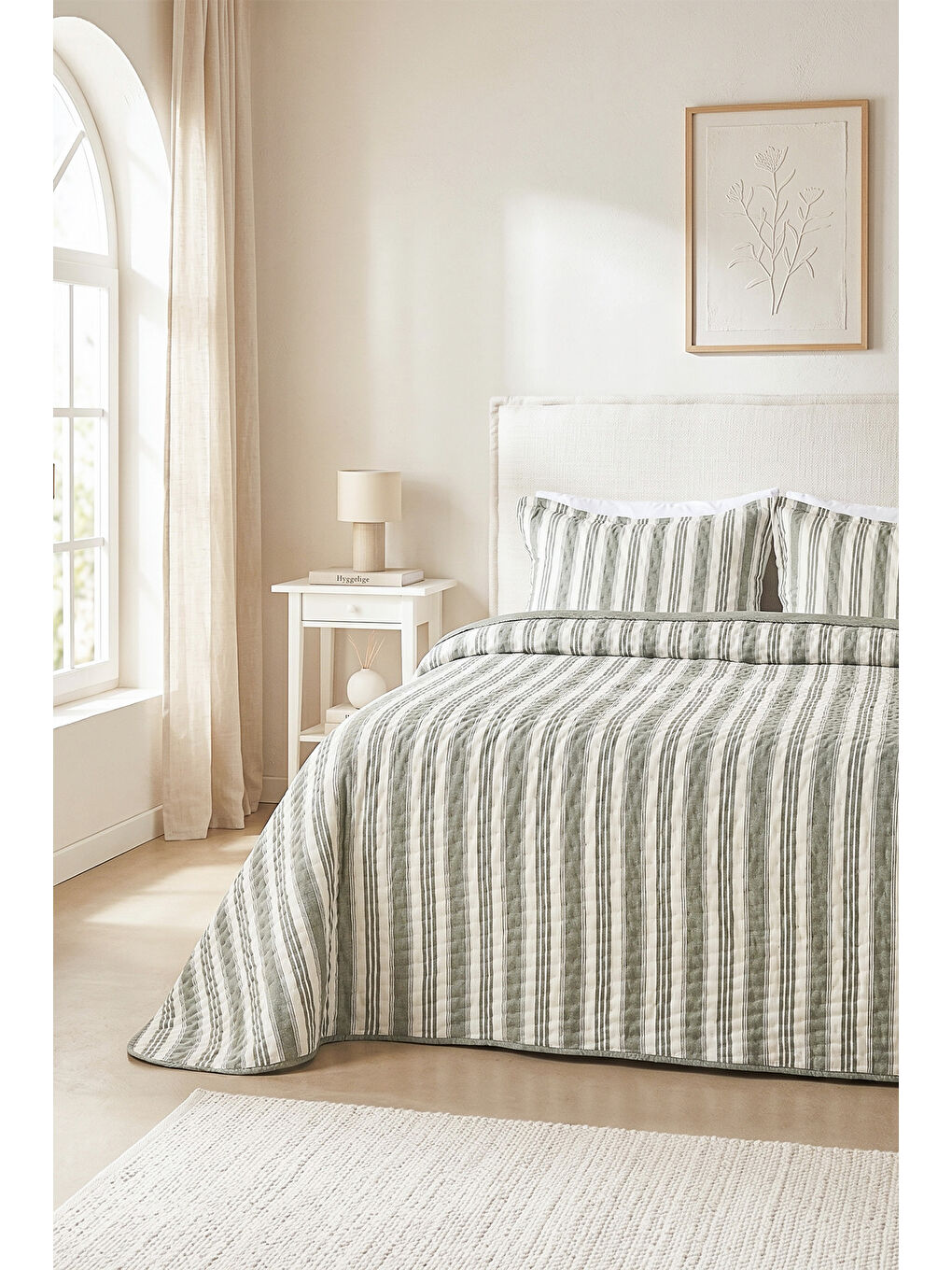 Pamuklu Kapitoneli Haki Renk Çizgi Desen Çift Kişilik Yatak Örtüsü Seti 1 Adet 250 x 230 / 2 Adet 50-6