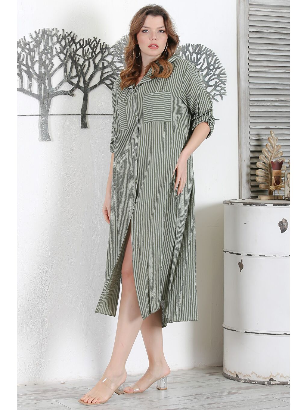 İtalyan Asker Yeşili Kapüşonlu Düğmeli Uzun Kollu Çizgili Çift Cepli Yırtmaçlı Dokuma Elbise 130 65-1