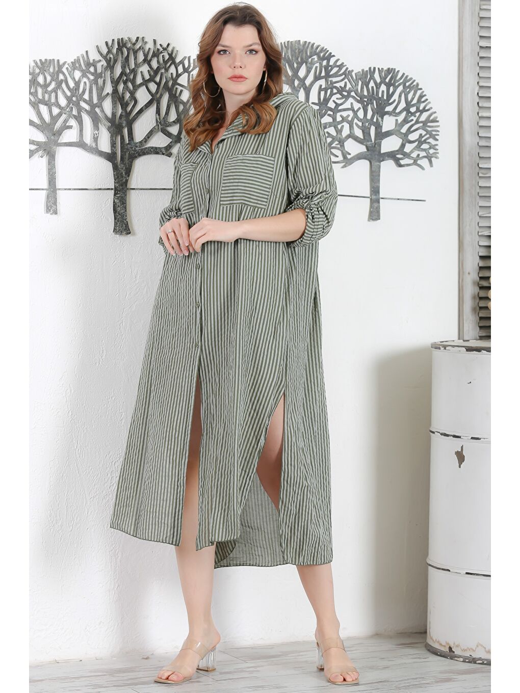 İtalyan Asker Yeşili Kapüşonlu Düğmeli Uzun Kollu Çizgili Çift Cepli Yırtmaçlı Dokuma Elbise 130 65-3