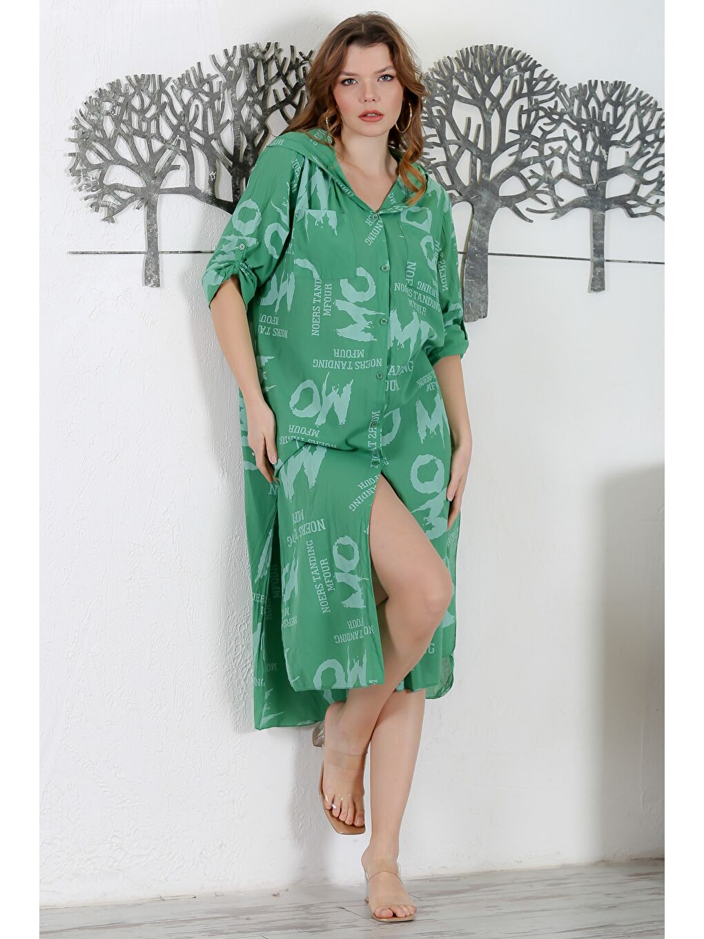 İtalyan Çam Yeşili Kapüşonlu Düğmeli Uzun Kollu Çift Cepli Allover Baskılı Dokuma Elbise 130 65-2