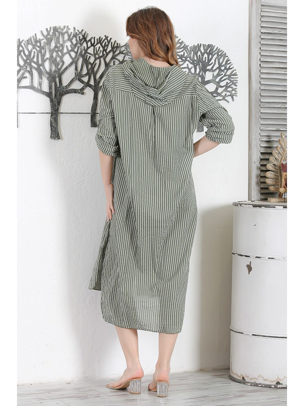 İtalyan Asker Yeşili Kapüşonlu Düğmeli Uzun Kollu Çizgili Çift Cepli Yırtmaçlı Dokuma Elbise 130 65-5