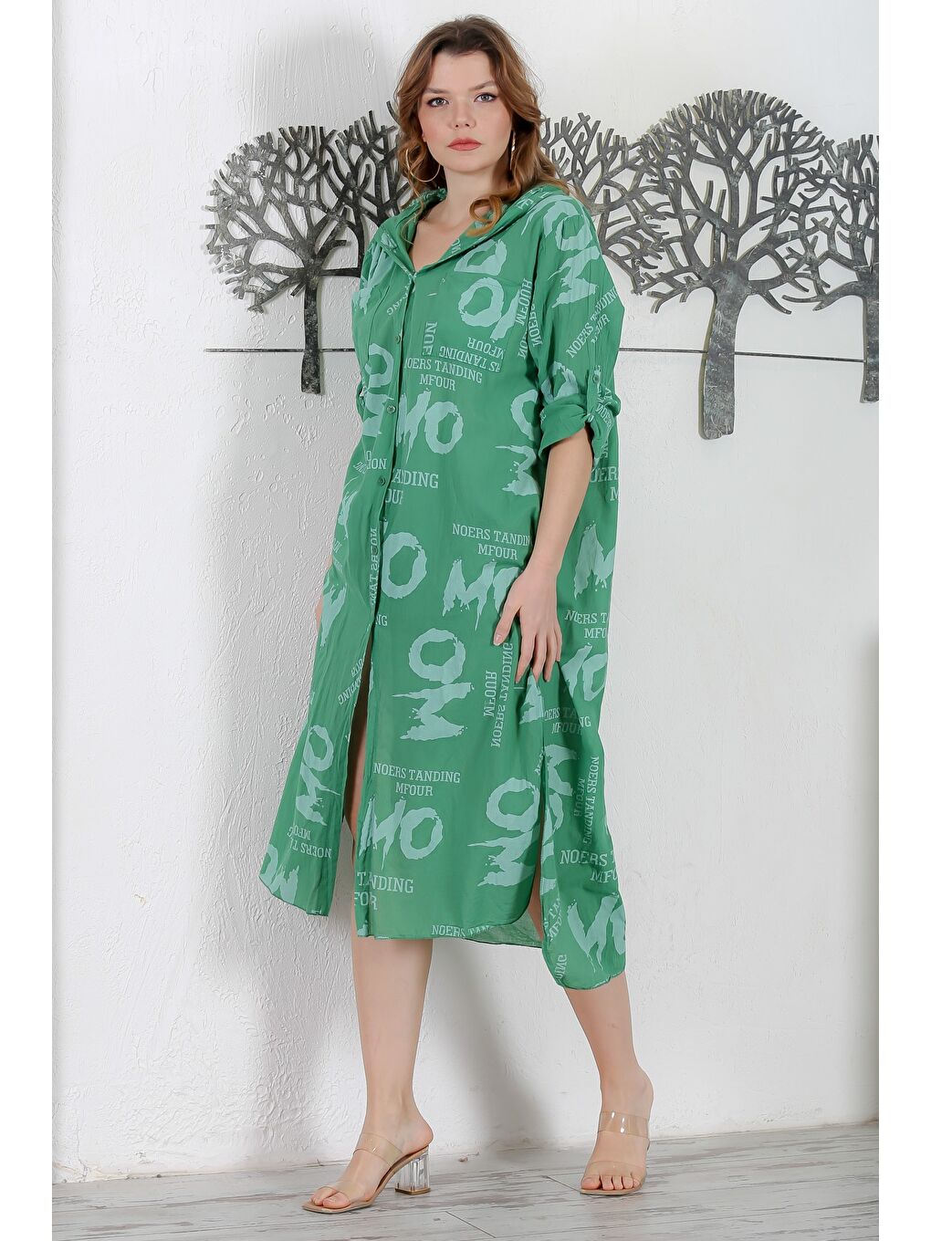 İtalyan Çam Yeşili Kapüşonlu Düğmeli Uzun Kollu Çift Cepli Allover Baskılı Dokuma Elbise 130 65-3