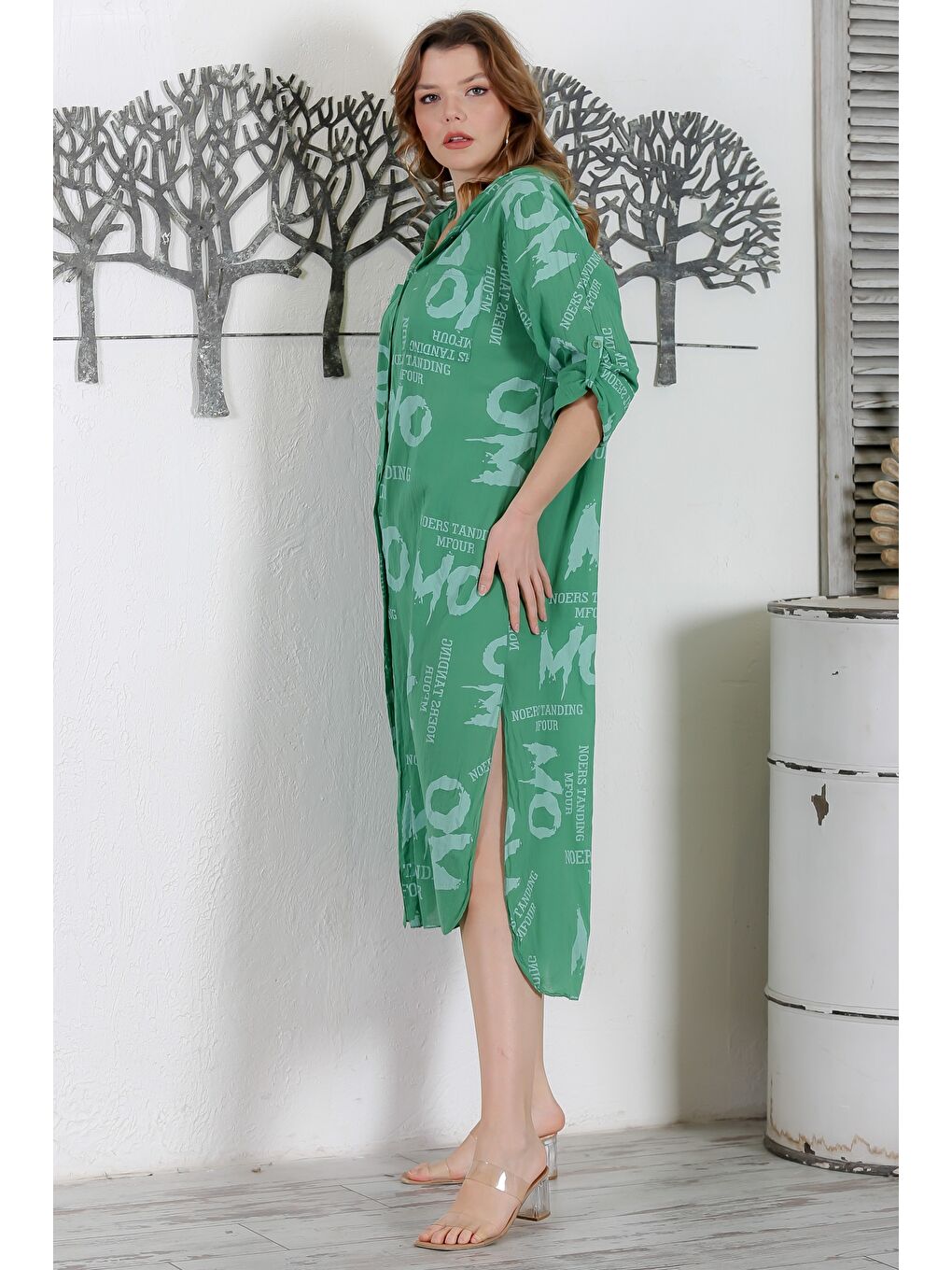 İtalyan Çam Yeşili Kapüşonlu Düğmeli Uzun Kollu Çift Cepli Allover Baskılı Dokuma Elbise 130 65-4