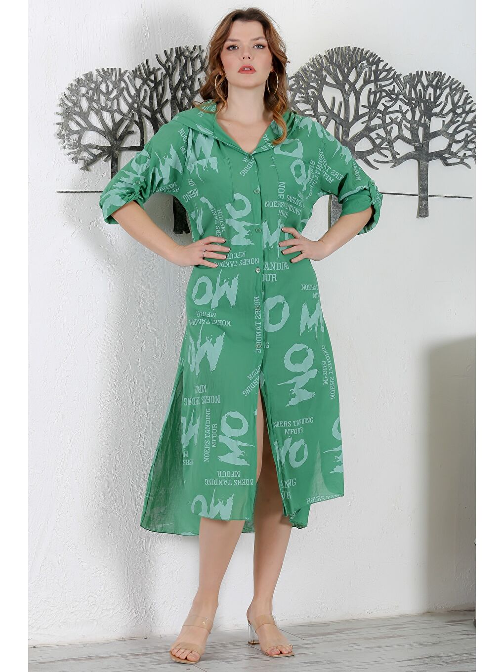 İtalyan Çam Yeşili Kapüşonlu Düğmeli Uzun Kollu Çift Cepli Allover Baskılı Dokuma Elbise 130 65-5