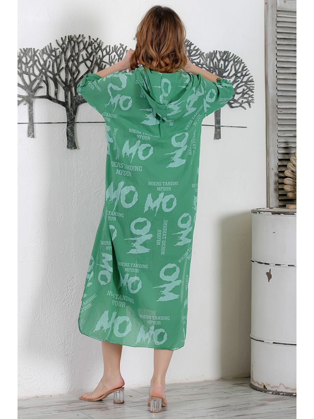 İtalyan Çam Yeşili Kapüşonlu Düğmeli Uzun Kollu Çift Cepli Allover Baskılı Dokuma Elbise 130 65-7